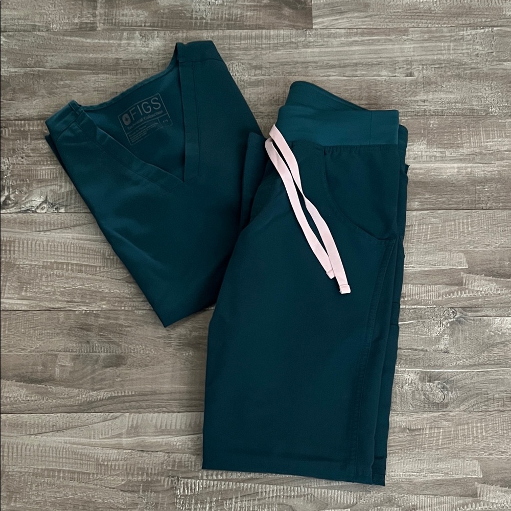 Figs carribean blue scrub set